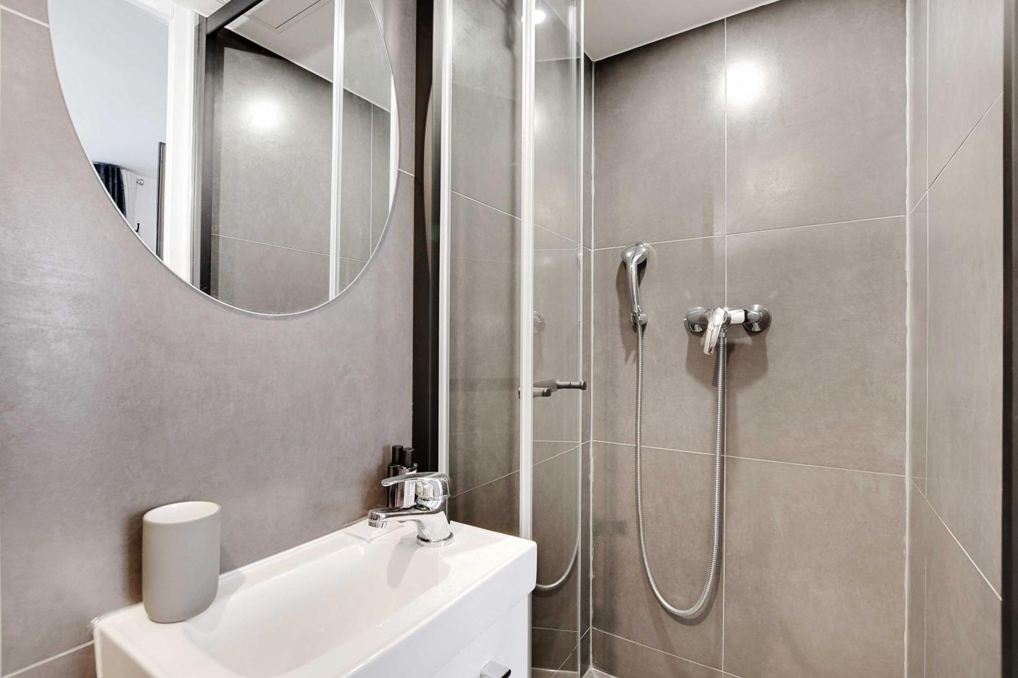 Modern For 2p With A-c - Near Montmartre * Parijs